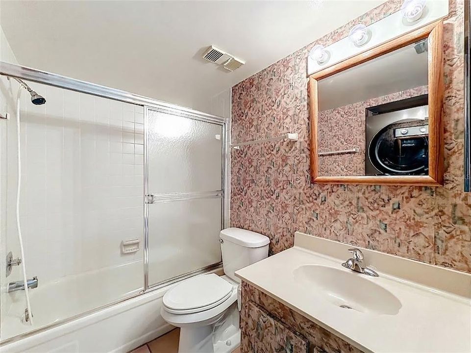 Active With Contract: $325,000 (2 beds, 2 baths, 915 Square Feet)