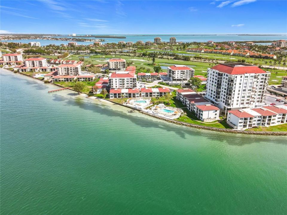Active With Contract: $325,000 (2 beds, 2 baths, 915 Square Feet)