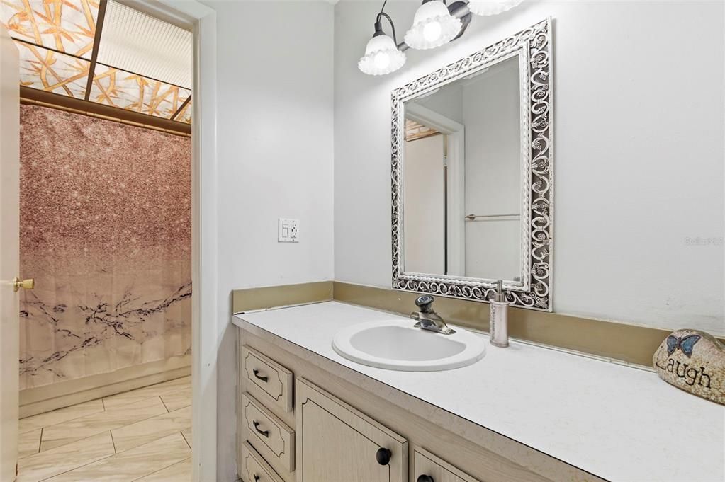 Activo con contrato: $99,500 (1 camas, 1 baños, 920 Pies cuadrados)