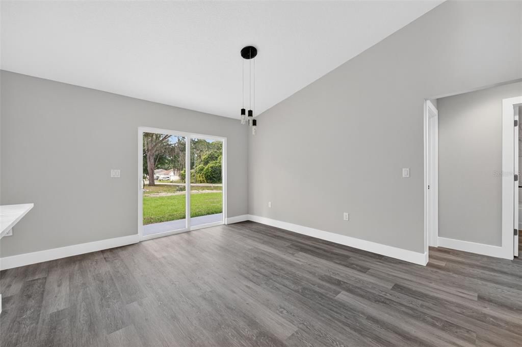 Active With Contract: $264,900 (3 beds, 2 baths, 1576 Square Feet)