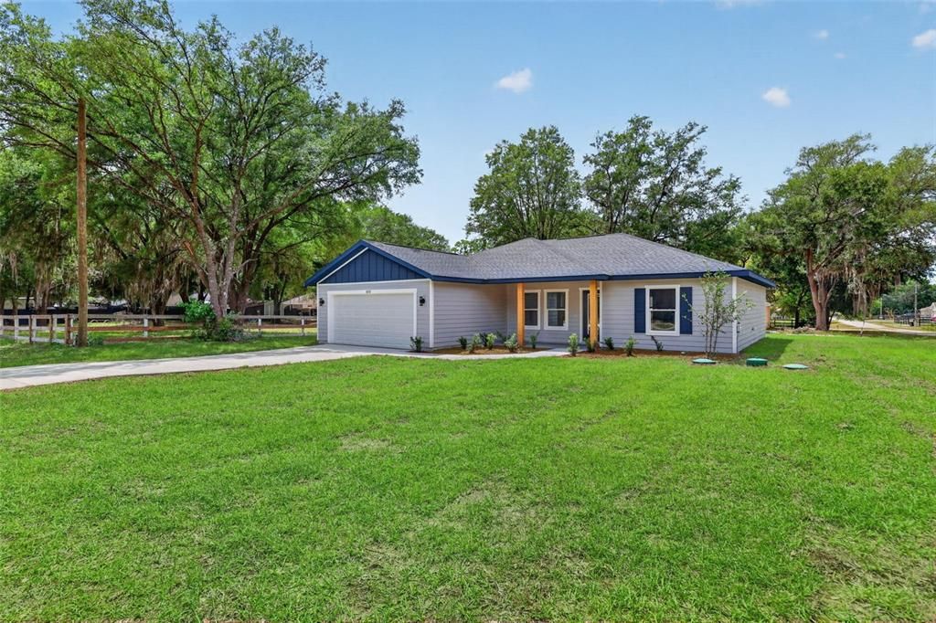 Active With Contract: $264,900 (3 beds, 2 baths, 1576 Square Feet)