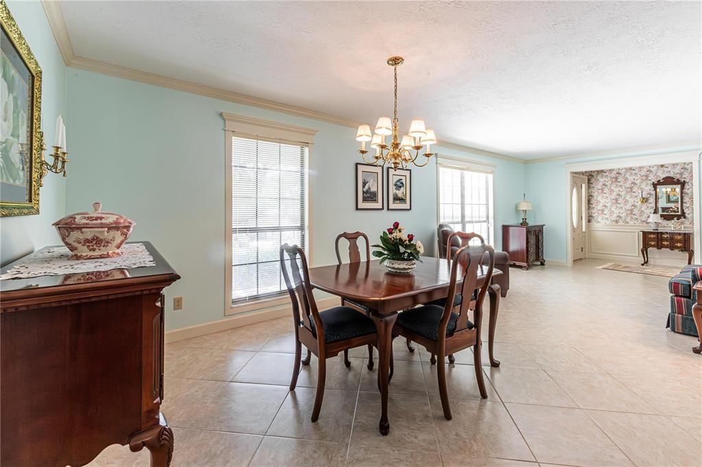 For Sale: $815,000 (4 beds, 2 baths, 2713 Square Feet)