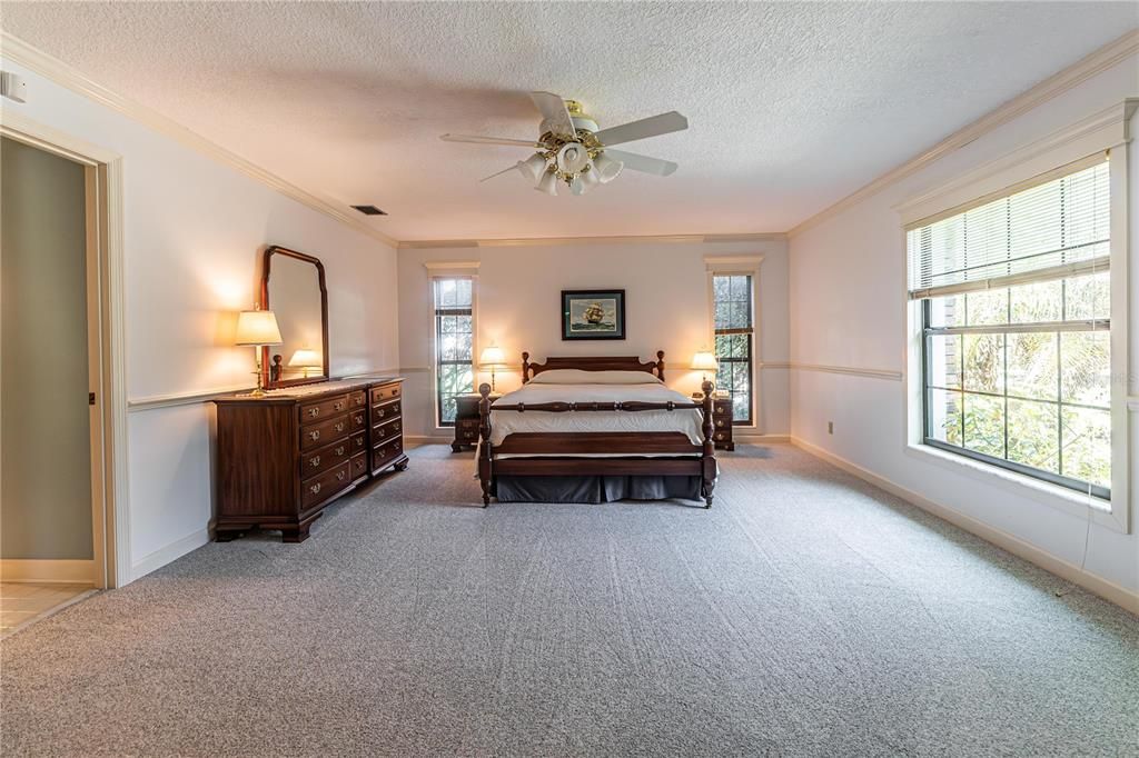 For Sale: $815,000 (4 beds, 2 baths, 2713 Square Feet)