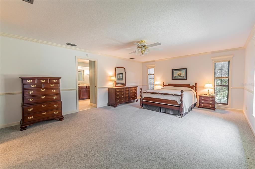 For Sale: $815,000 (4 beds, 2 baths, 2713 Square Feet)
