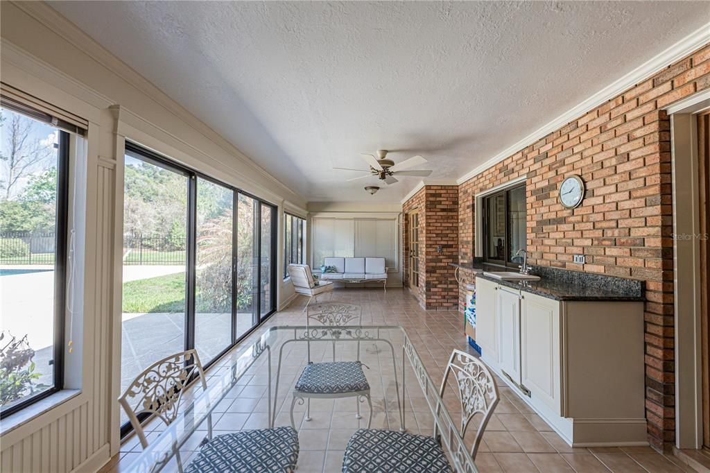 For Sale: $815,000 (4 beds, 2 baths, 2713 Square Feet)