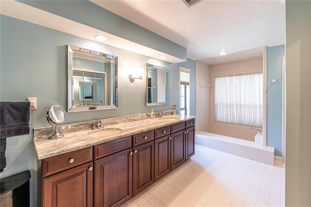 For Sale: $815,000 (4 beds, 2 baths, 2713 Square Feet)