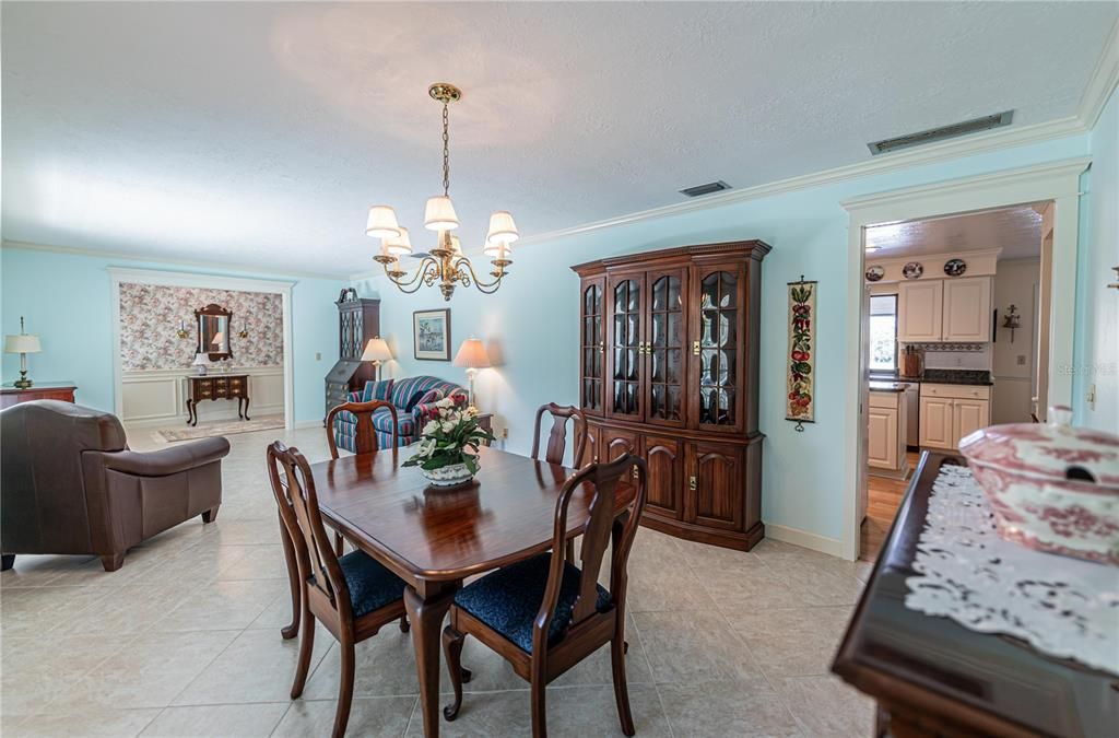 For Sale: $815,000 (4 beds, 2 baths, 2713 Square Feet)