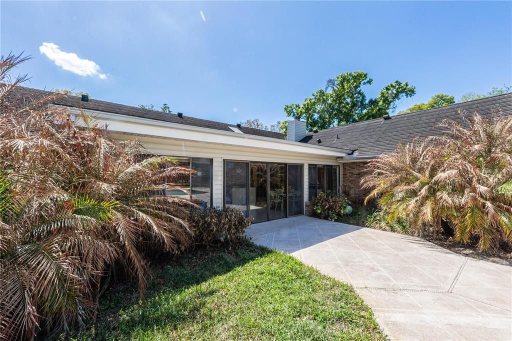 For Sale: $815,000 (4 beds, 2 baths, 2713 Square Feet)