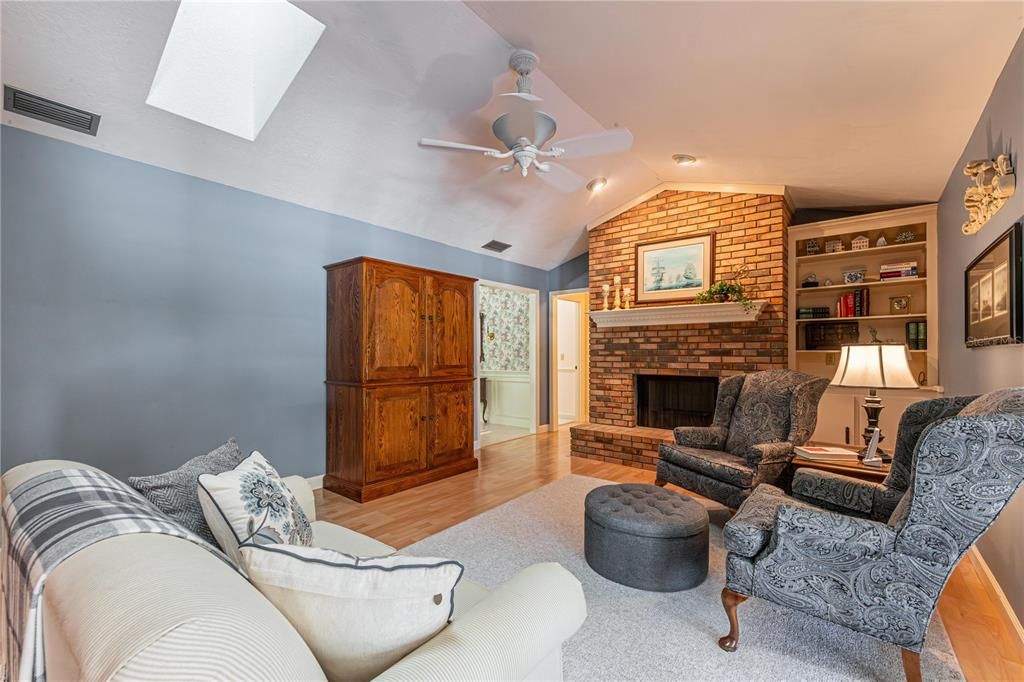 For Sale: $815,000 (4 beds, 2 baths, 2713 Square Feet)