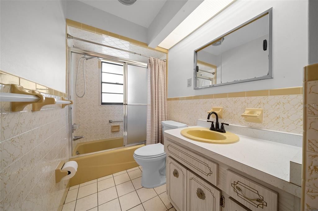 Active With Contract: $309,000 (3 beds, 3 baths, 1710 Square Feet)