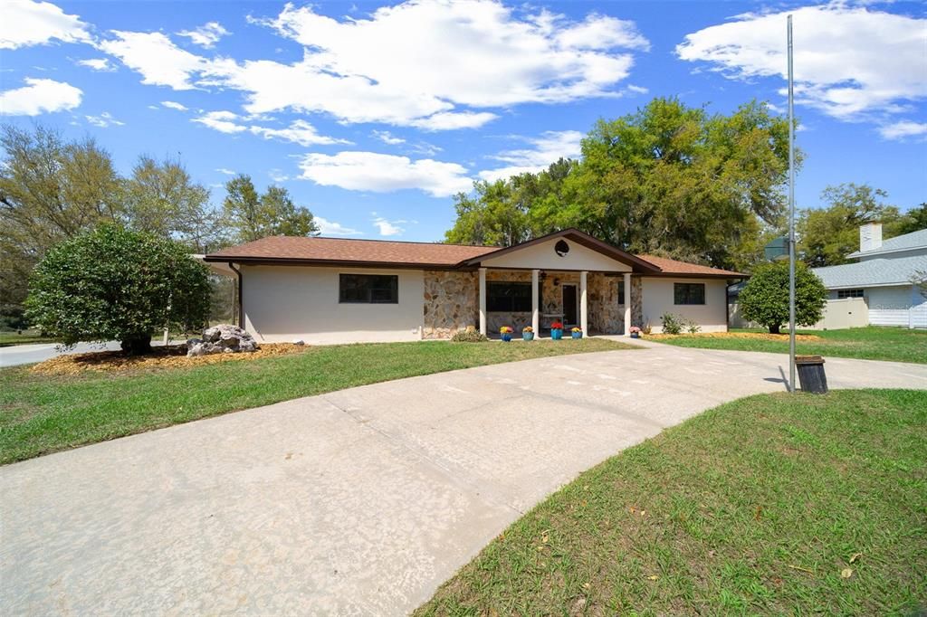 Active With Contract: $309,000 (3 beds, 3 baths, 1710 Square Feet)