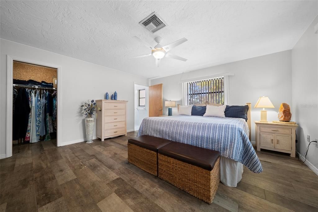 Active With Contract: $309,000 (3 beds, 3 baths, 1710 Square Feet)