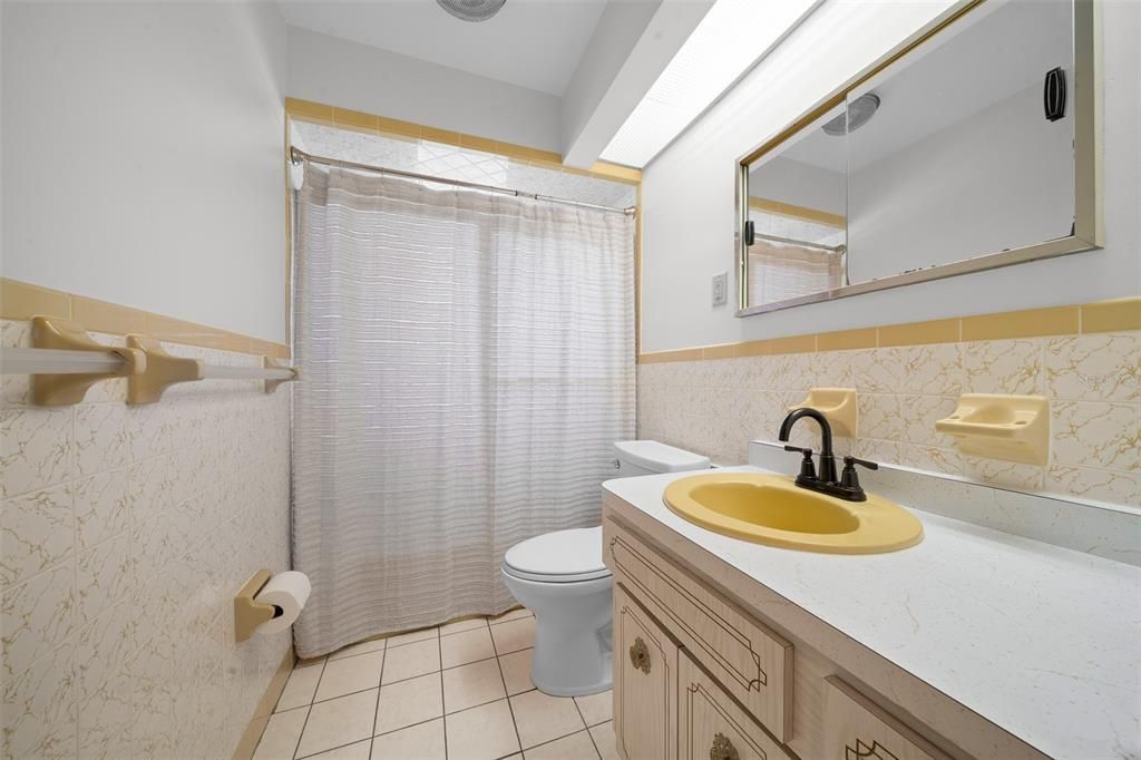 Active With Contract: $309,000 (3 beds, 3 baths, 1710 Square Feet)