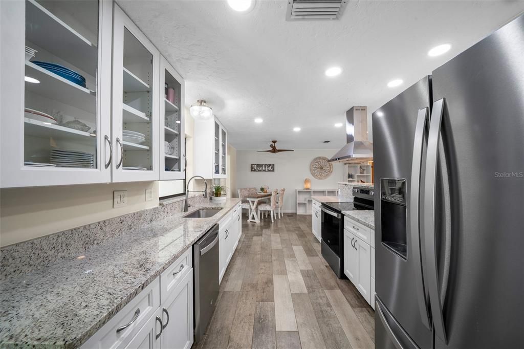 Active With Contract: $309,000 (3 beds, 3 baths, 1710 Square Feet)