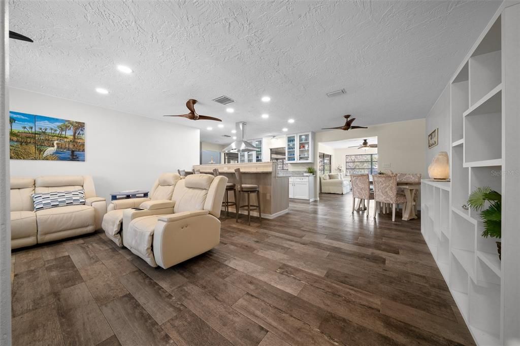 Active With Contract: $309,000 (3 beds, 3 baths, 1710 Square Feet)
