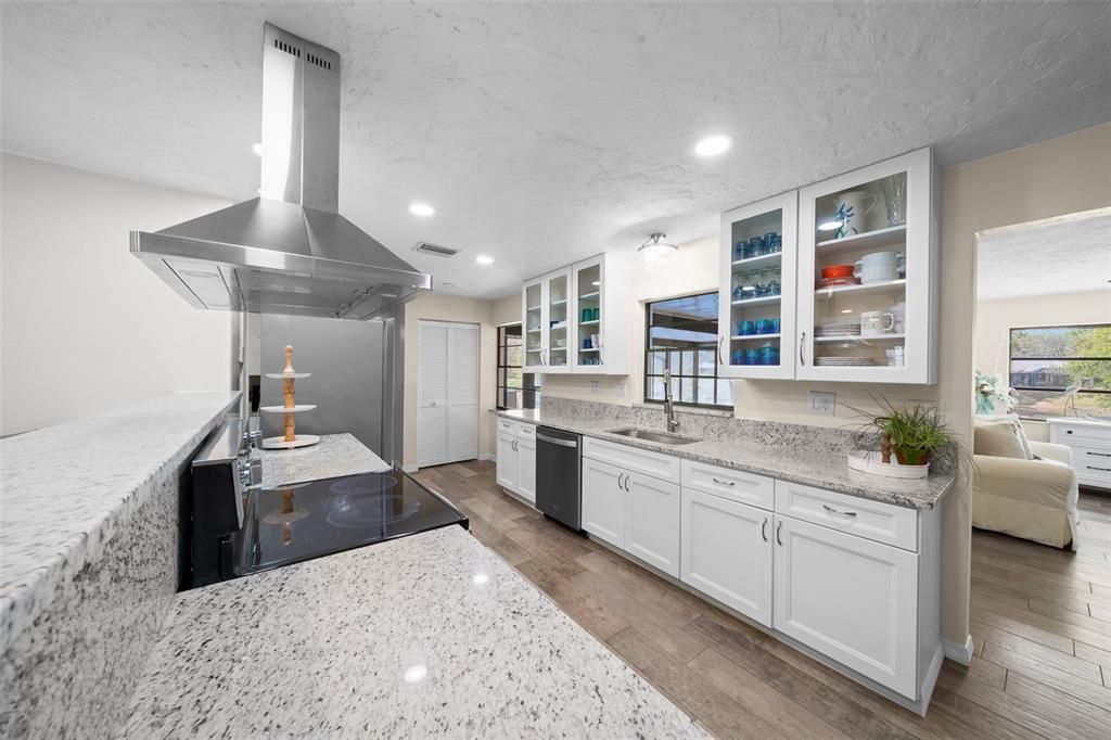 Active With Contract: $309,000 (3 beds, 3 baths, 1710 Square Feet)