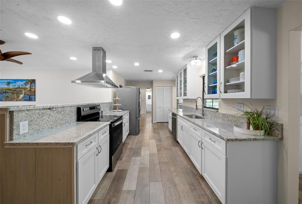 Active With Contract: $309,000 (3 beds, 3 baths, 1710 Square Feet)