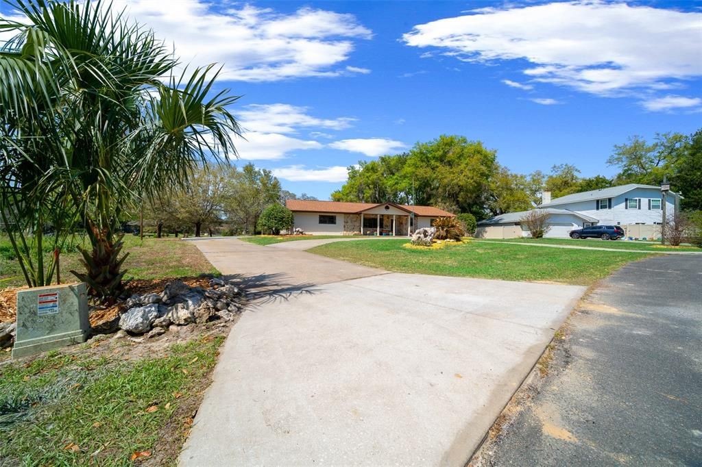 Active With Contract: $309,000 (3 beds, 3 baths, 1710 Square Feet)