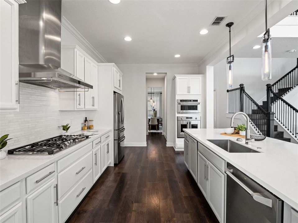 For Sale: $1,550,000 (5 beds, 4 baths, 4300 Square Feet)