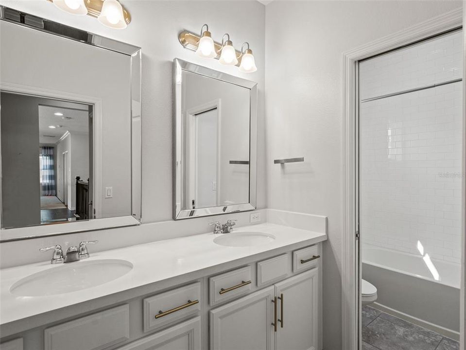 For Sale: $1,550,000 (5 beds, 4 baths, 4300 Square Feet)