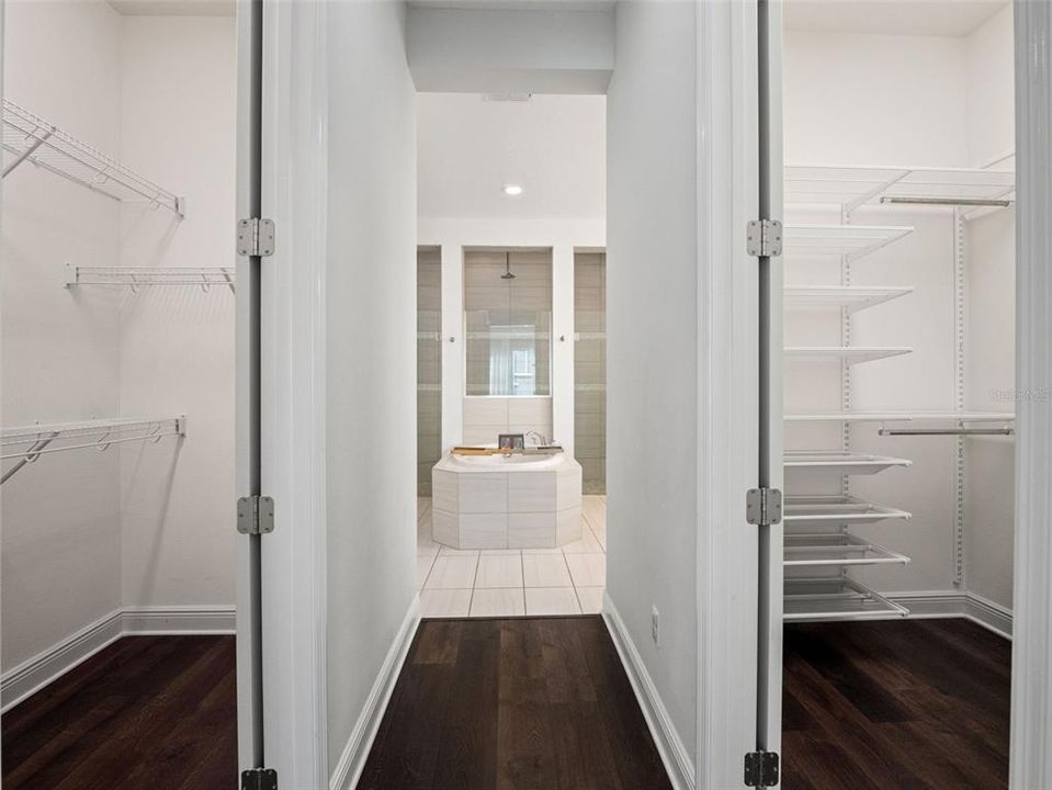 For Sale: $1,550,000 (5 beds, 4 baths, 4300 Square Feet)