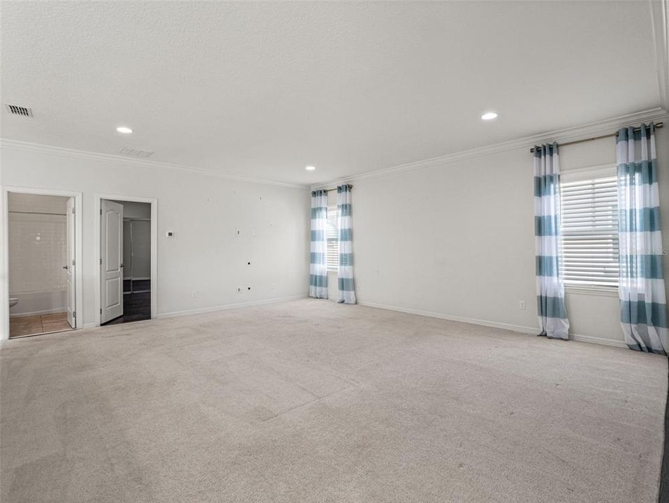 For Sale: $1,550,000 (5 beds, 4 baths, 4300 Square Feet)