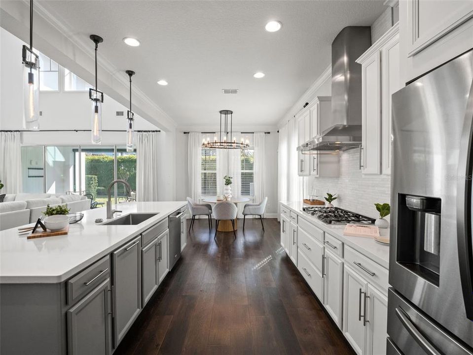 For Sale: $1,550,000 (5 beds, 4 baths, 4300 Square Feet)