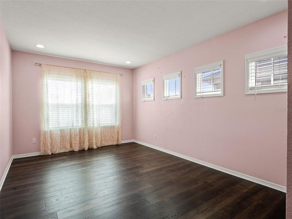 For Sale: $1,550,000 (5 beds, 4 baths, 4300 Square Feet)