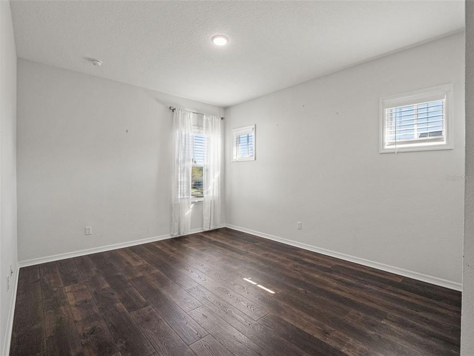 For Sale: $1,550,000 (5 beds, 4 baths, 4300 Square Feet)