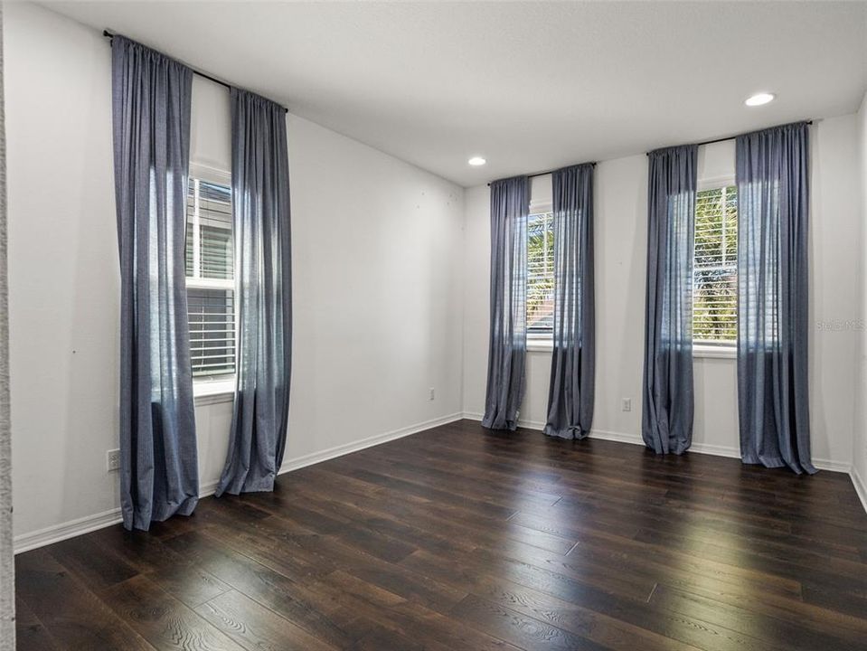 For Sale: $1,550,000 (5 beds, 4 baths, 4300 Square Feet)
