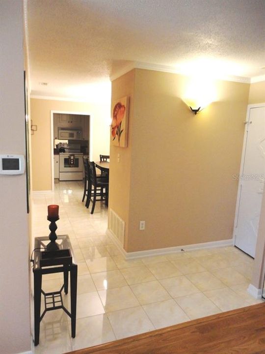 For Rent: $1,795 (2 beds, 1 baths, 930 Square Feet)