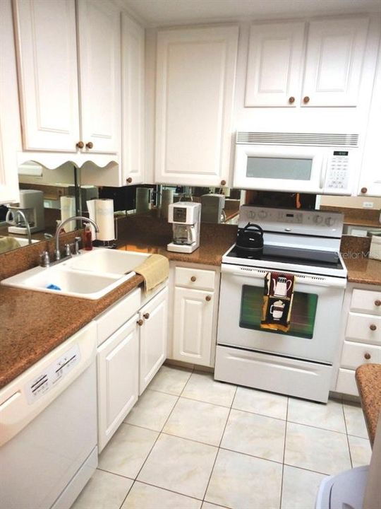 For Rent: $1,795 (2 beds, 1 baths, 930 Square Feet)