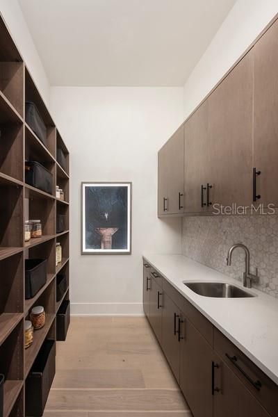 En Venta: $1,050,000 (5 camas, 3 baños, 2800 Pies cuadrados)