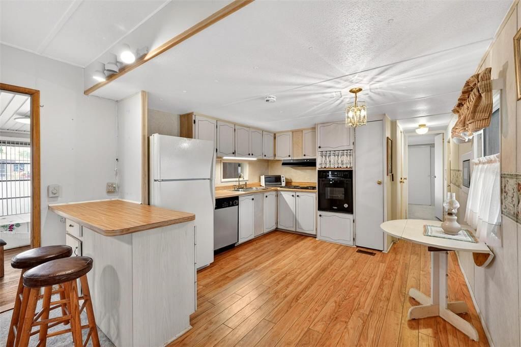 На продажу: $144,900 (3 спален, 2 ванн, 1182 Квадратных фут)