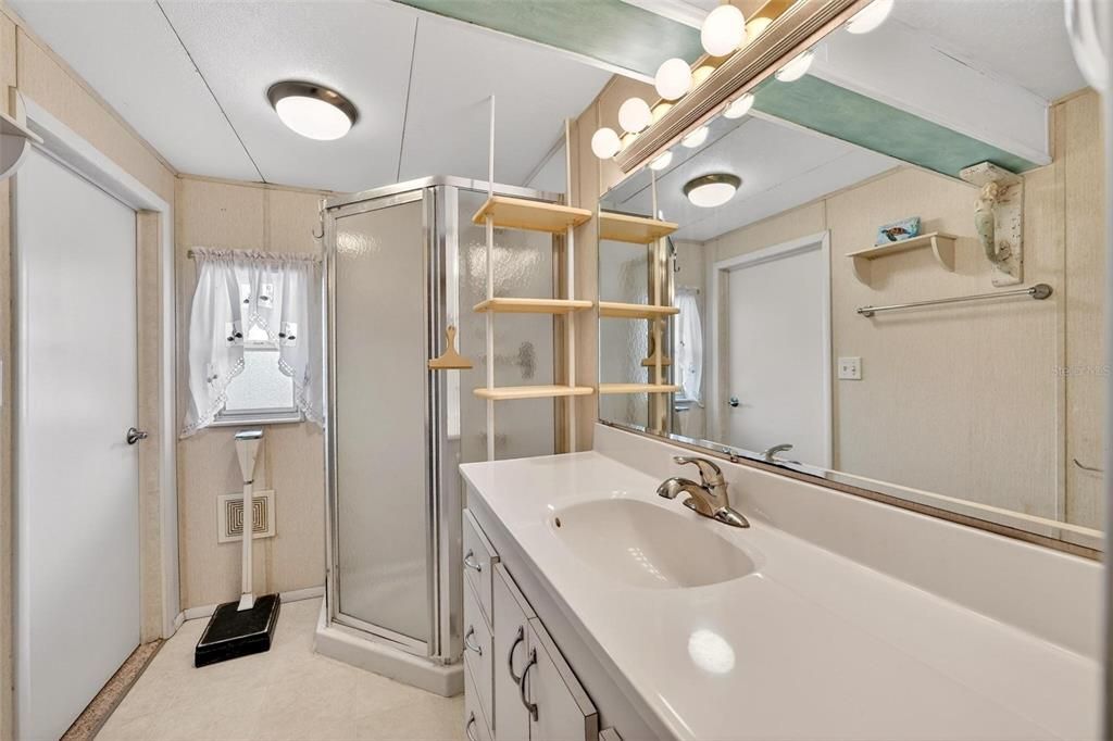 На продажу: $144,900 (3 спален, 2 ванн, 1182 Квадратных фут)