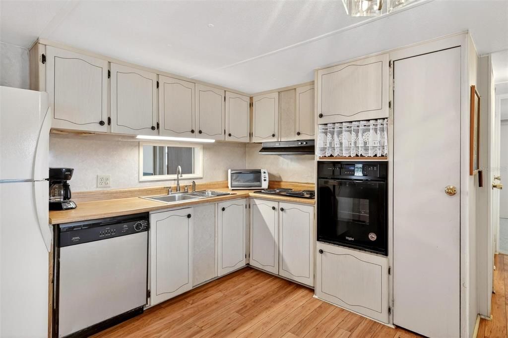 На продажу: $144,900 (3 спален, 2 ванн, 1182 Квадратных фут)