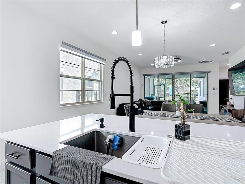 Active With Contract: $299,900 (3 beds, 2 baths, 1580 Square Feet)