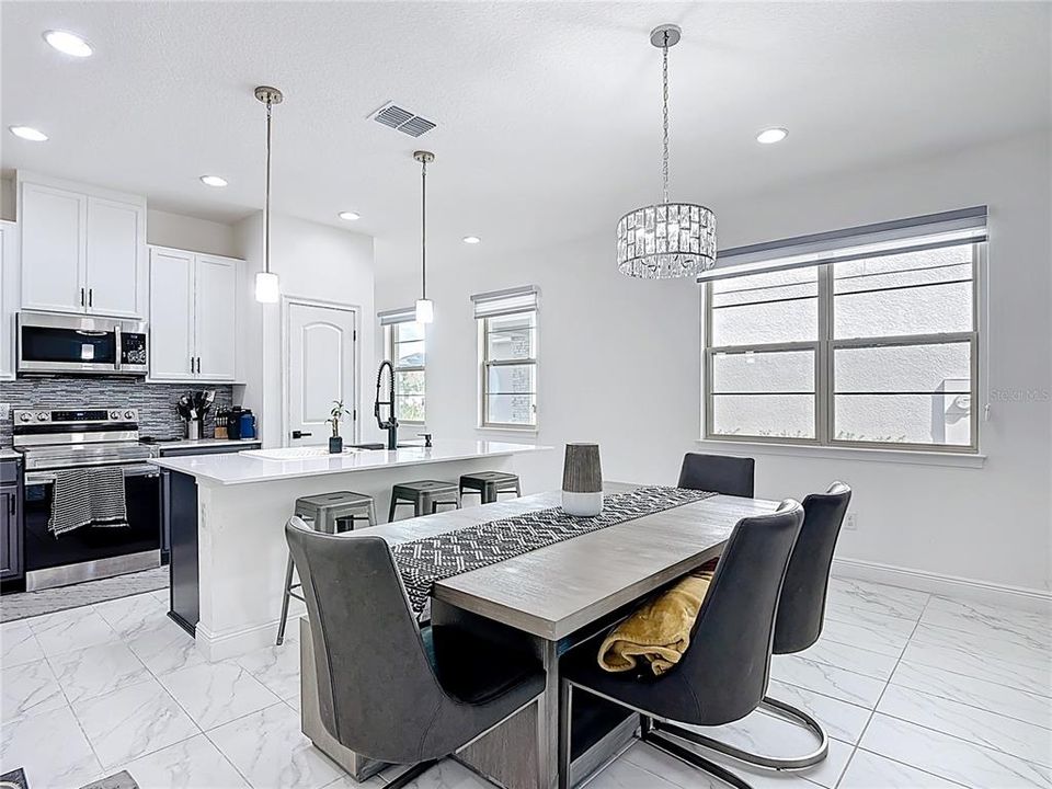 Active With Contract: $299,900 (3 beds, 2 baths, 1580 Square Feet)