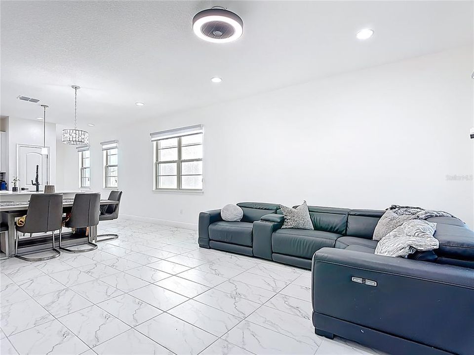 Active With Contract: $299,900 (3 beds, 2 baths, 1580 Square Feet)