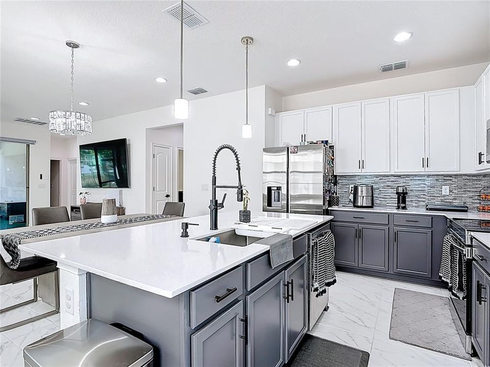 Active With Contract: $299,900 (3 beds, 2 baths, 1580 Square Feet)