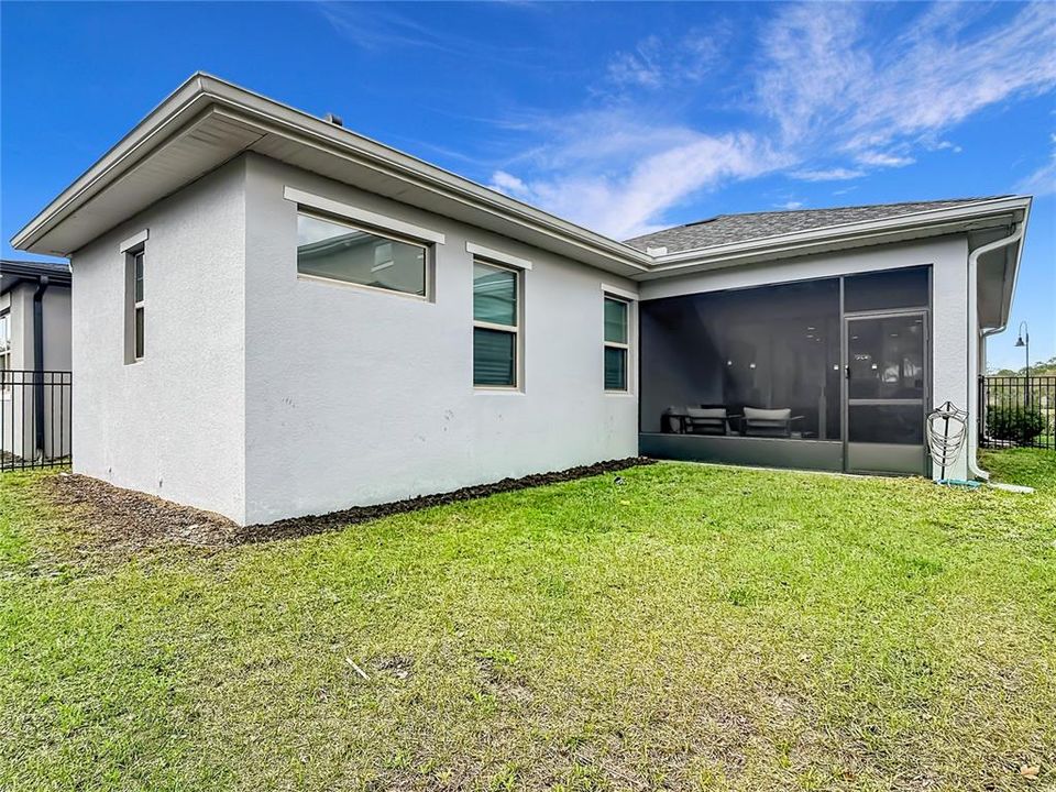 Active With Contract: $299,900 (3 beds, 2 baths, 1580 Square Feet)