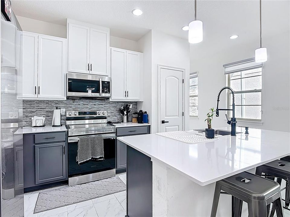 Active With Contract: $299,900 (3 beds, 2 baths, 1580 Square Feet)