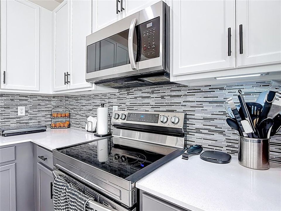 Active With Contract: $299,900 (3 beds, 2 baths, 1580 Square Feet)