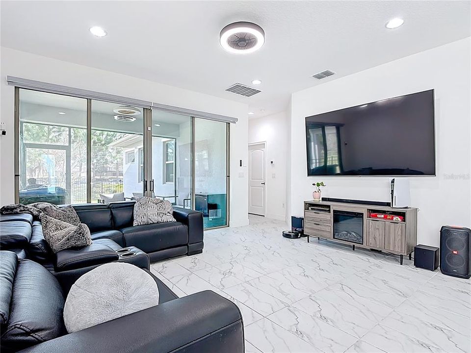 Active With Contract: $299,900 (3 beds, 2 baths, 1580 Square Feet)