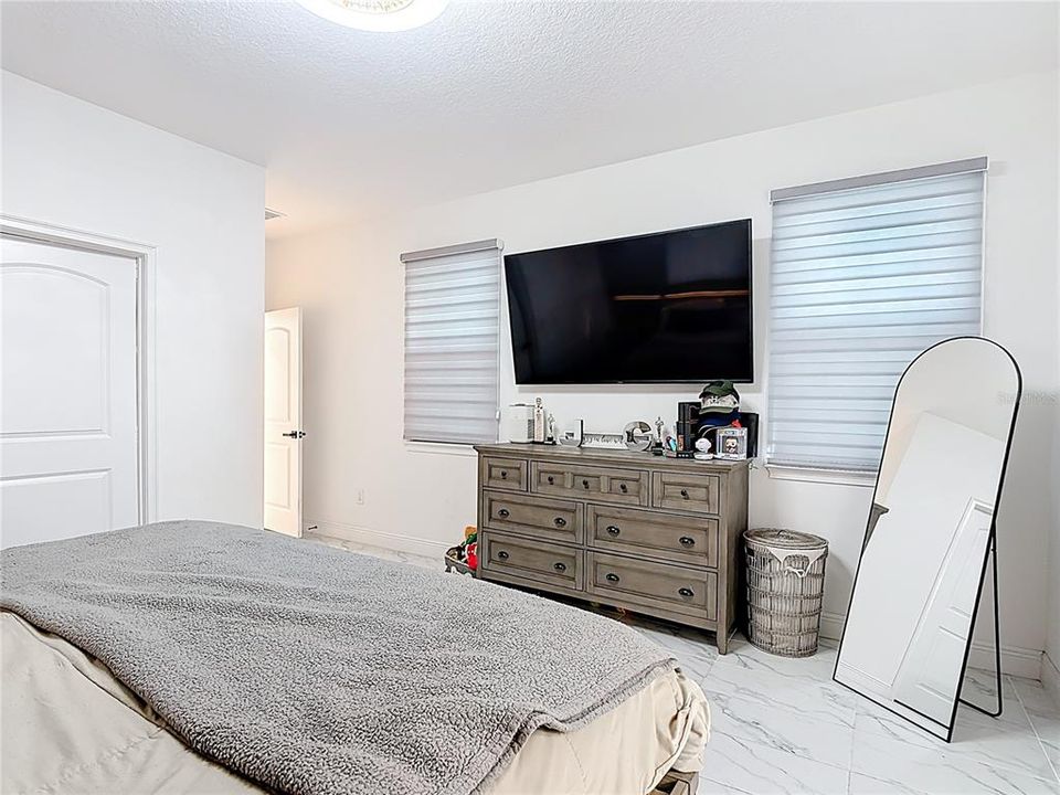 Active With Contract: $299,900 (3 beds, 2 baths, 1580 Square Feet)