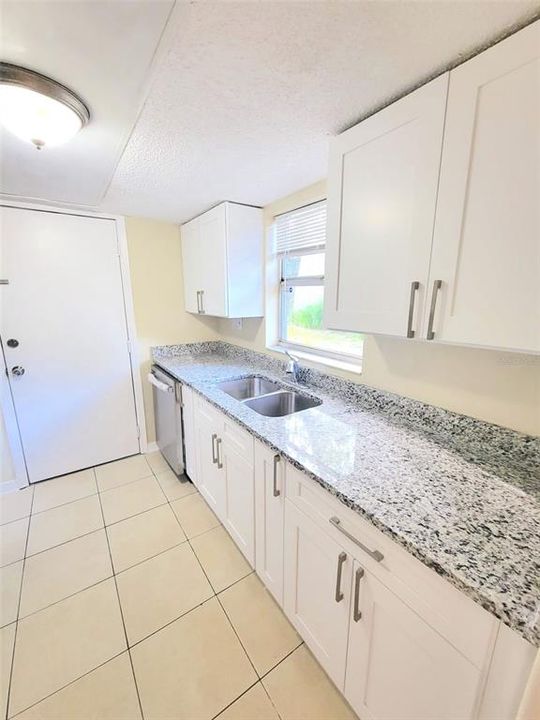For Rent: $1,500 (2 beds, 1 baths, 1716 Square Feet)