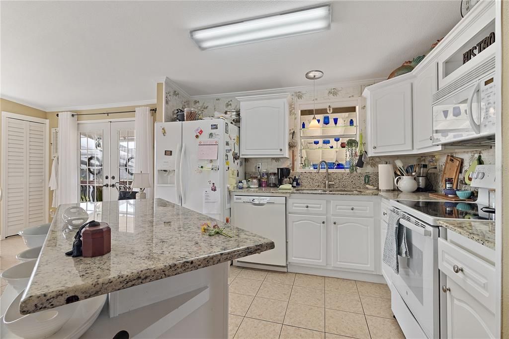 Active With Contract: $275,000 (2 beds, 2 baths, 1236 Square Feet)