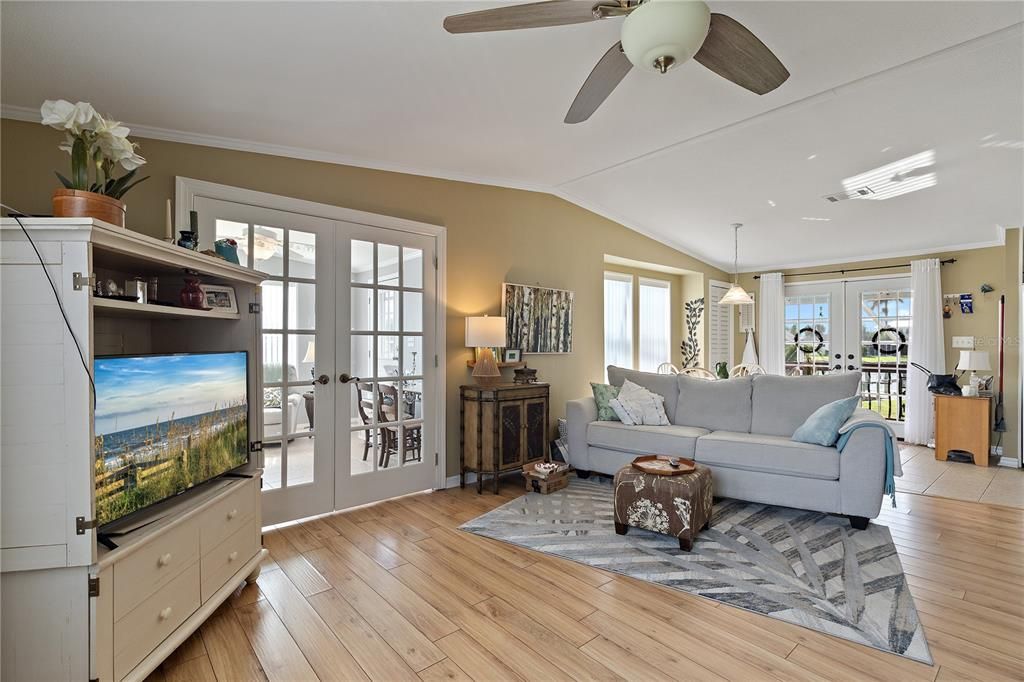 Active With Contract: $275,000 (2 beds, 2 baths, 1236 Square Feet)