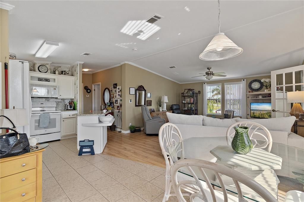 Active With Contract: $275,000 (2 beds, 2 baths, 1236 Square Feet)