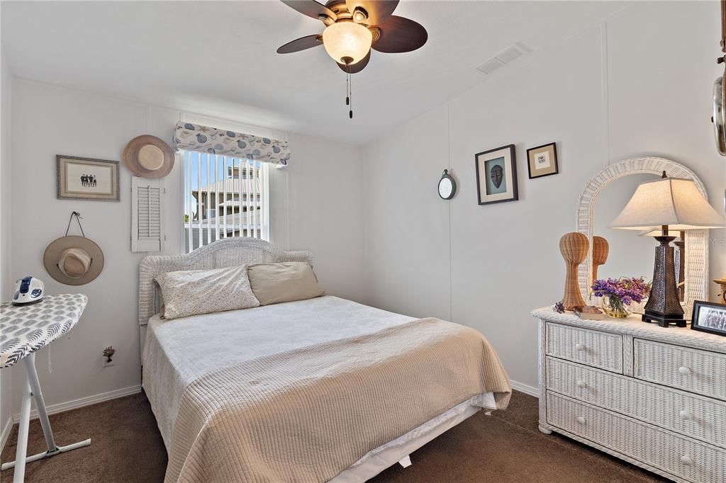 Active With Contract: $275,000 (2 beds, 2 baths, 1236 Square Feet)